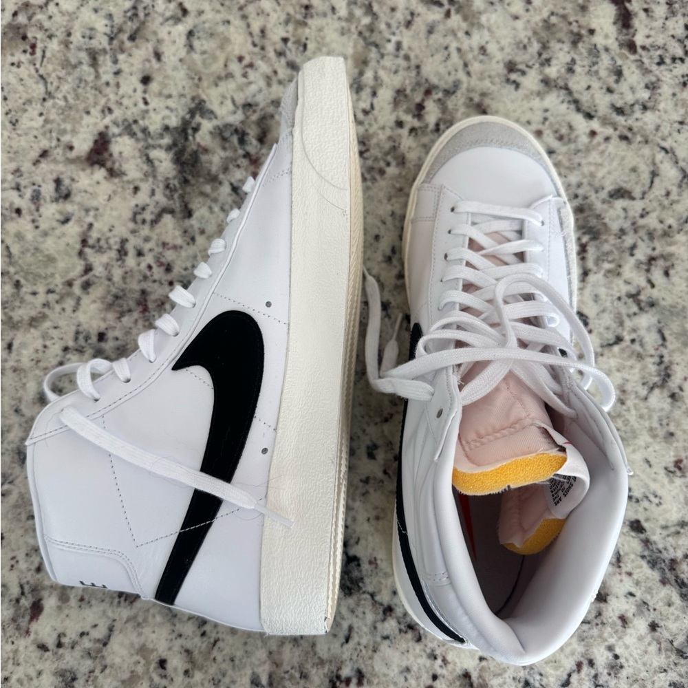 Men’s Nike Blazer Mid ‘77 Shoes Size 11